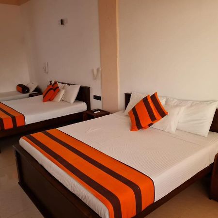 Grace Beach Resort By Travel Corners Negombo Buitenkant foto