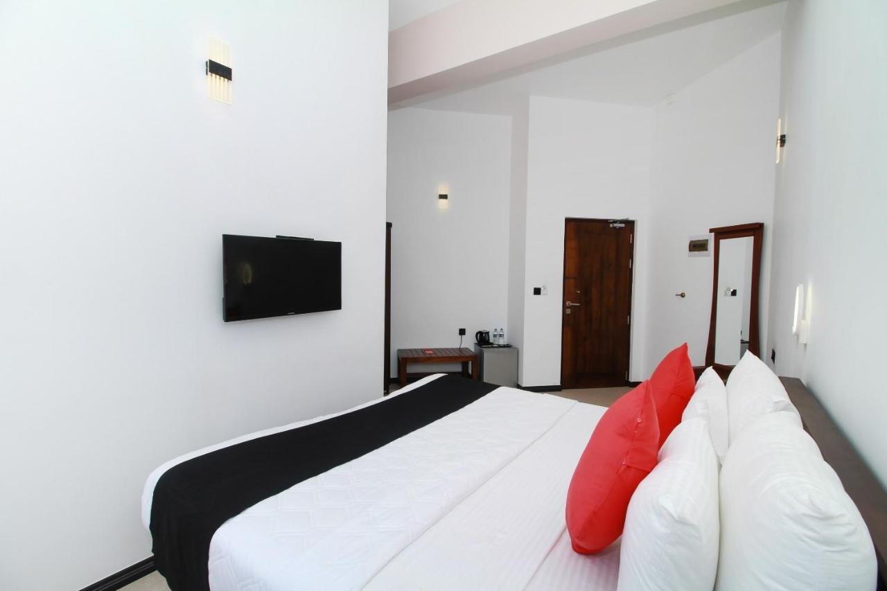 Grace Beach Resort By Travel Corners Negombo Buitenkant foto