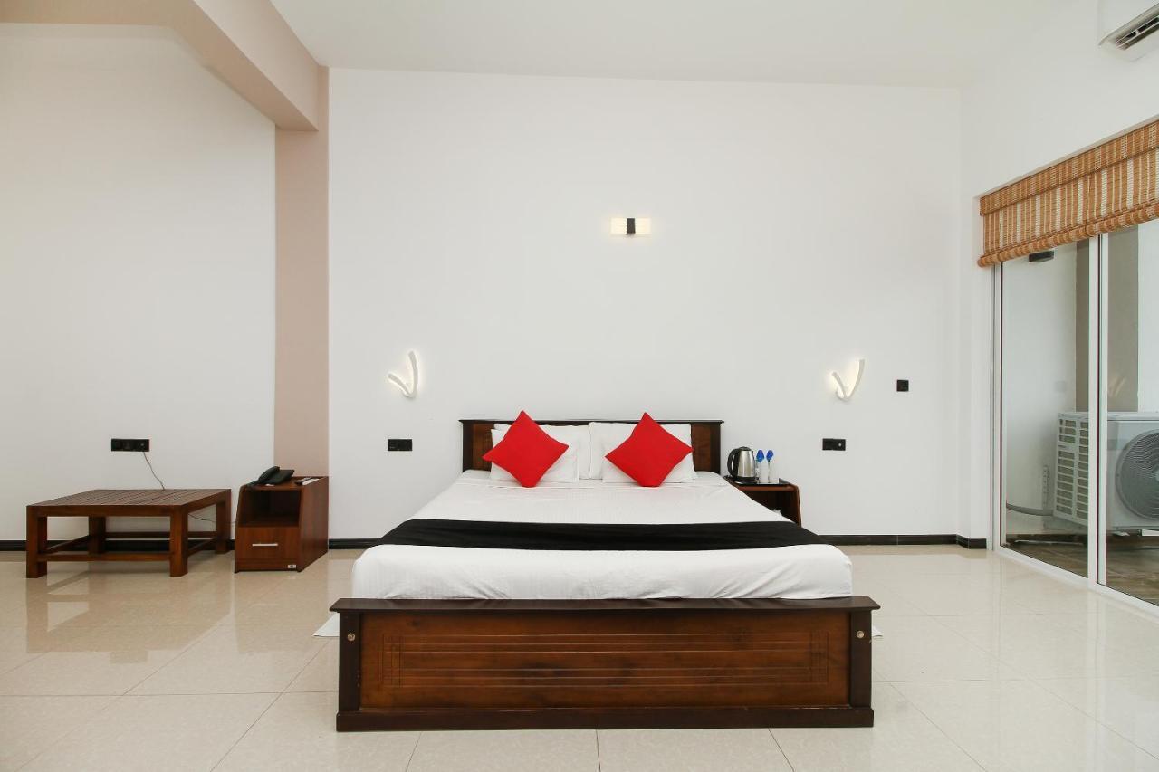 Grace Beach Resort By Travel Corners Negombo Buitenkant foto