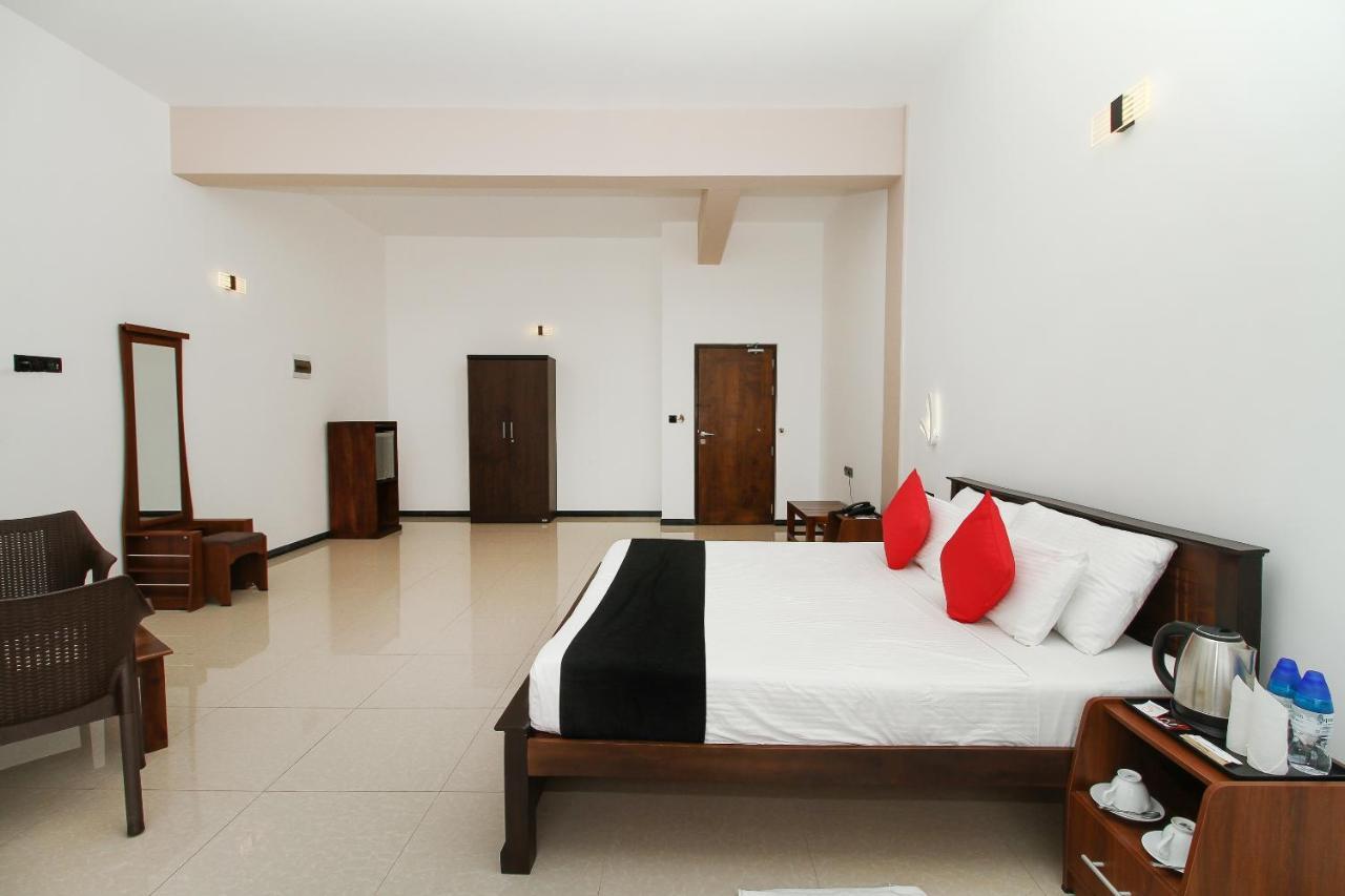 Grace Beach Resort By Travel Corners Negombo Buitenkant foto